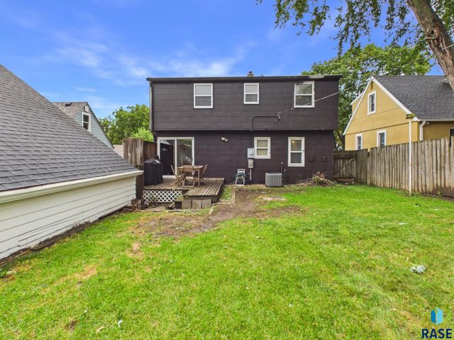 1613 S Van Eps Ave Avenue, Sioux Falls, SD 57105