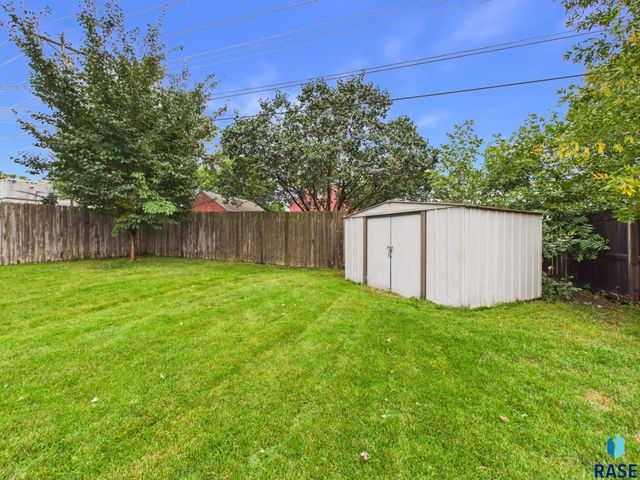 1613 S Van Eps Ave Avenue, Sioux Falls, SD 57105