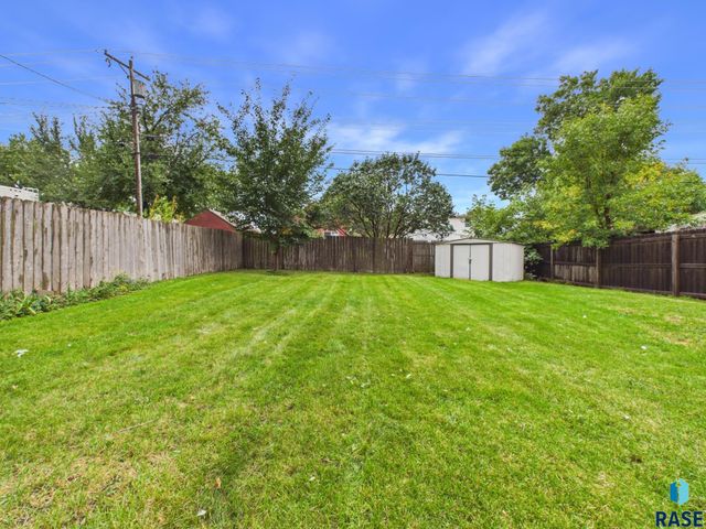 1613 S Van Eps Ave Avenue, Sioux Falls, SD 57105