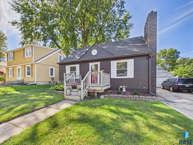 1613 S Van Eps Ave Avenue, Sioux Falls, SD 57105