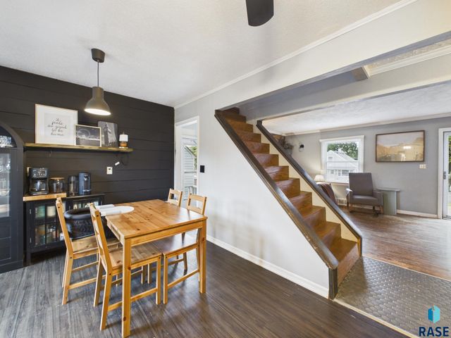 1613 S Van Eps Ave Avenue, Sioux Falls, SD 57105