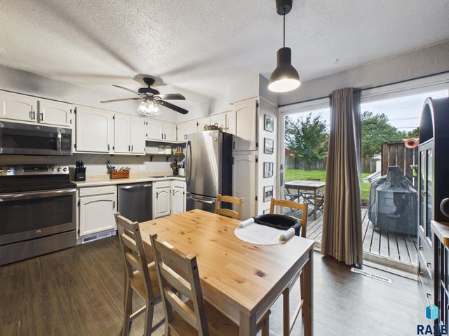 1613 S Van Eps Ave Avenue, Sioux Falls, SD 57105