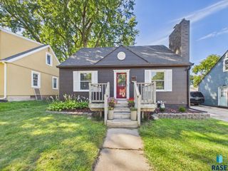 1613 S Van Eps Ave Avenue, Sioux Falls, SD 57105