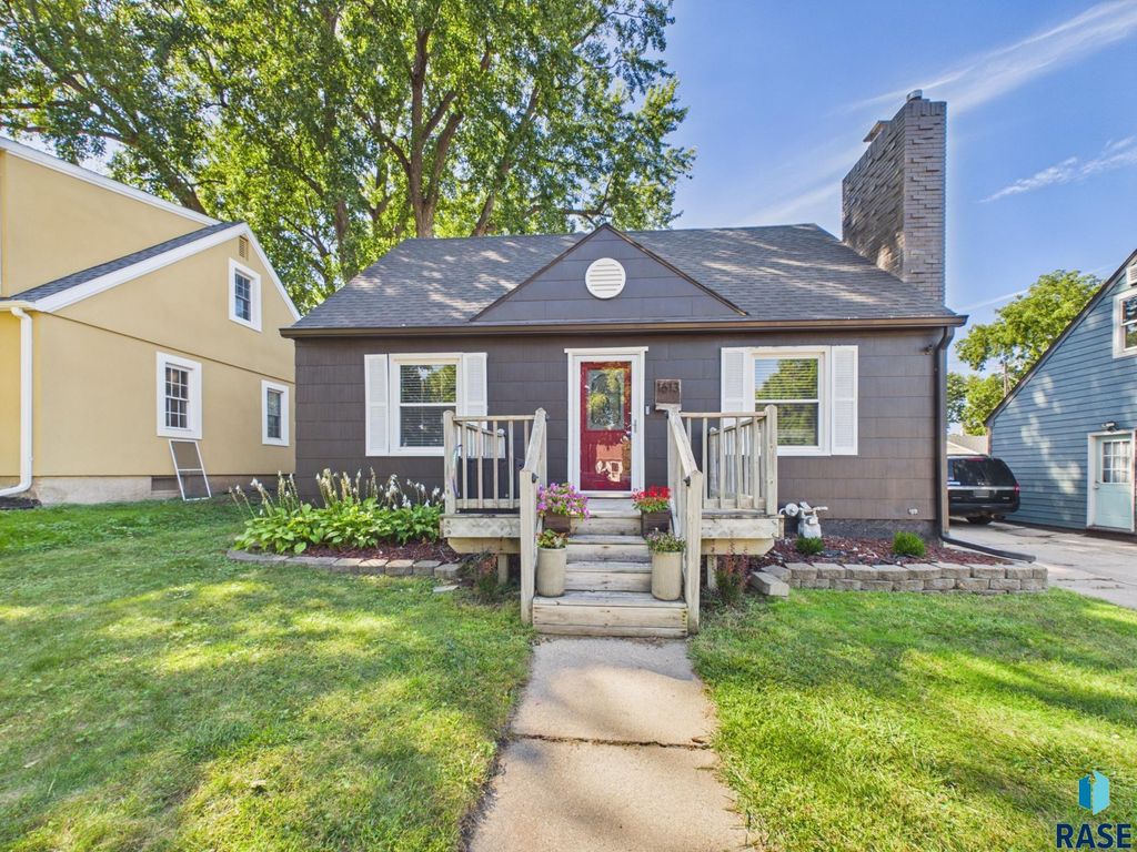 1613 S Van Eps Ave Avenue, Sioux Falls, SD 57105