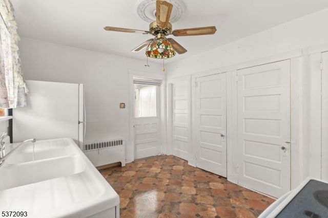 21 Green St, Oxford Twp., NJ 07863