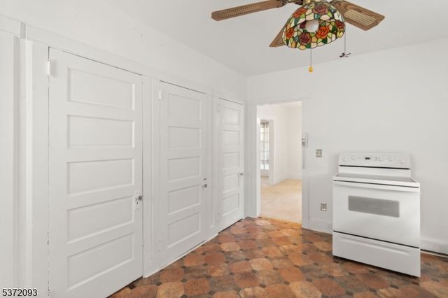 21 Green St, Oxford Twp., NJ 07863