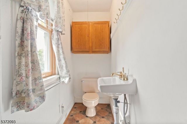 21 Green St, Oxford Twp., NJ 07863