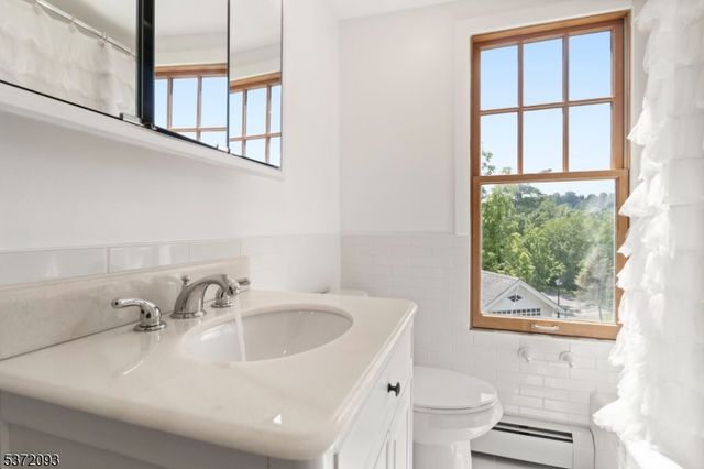 21 Green St, Oxford Twp., NJ 07863