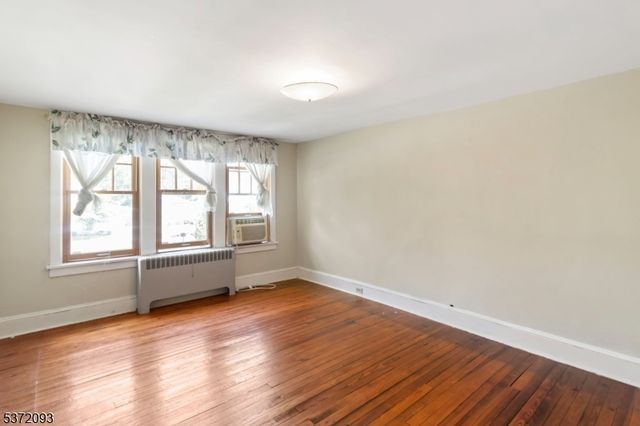 21 Green St, Oxford Twp., NJ 07863