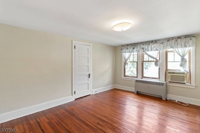21 Green St, Oxford Twp., NJ 07863
