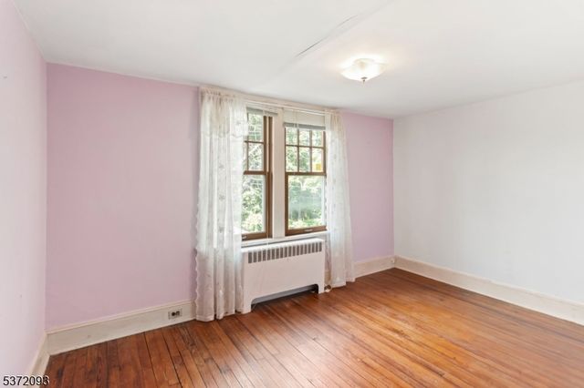 21 Green St, Oxford Twp., NJ 07863