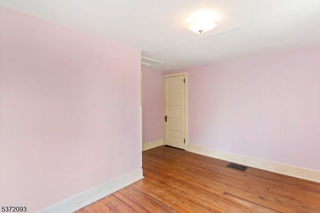 21 Green St, Oxford Twp., NJ 07863