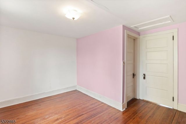 21 Green St, Oxford Twp., NJ 07863