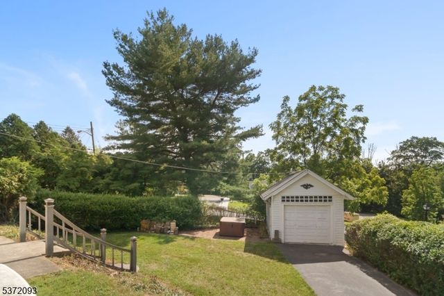 21 Green St, Oxford Twp., NJ 07863