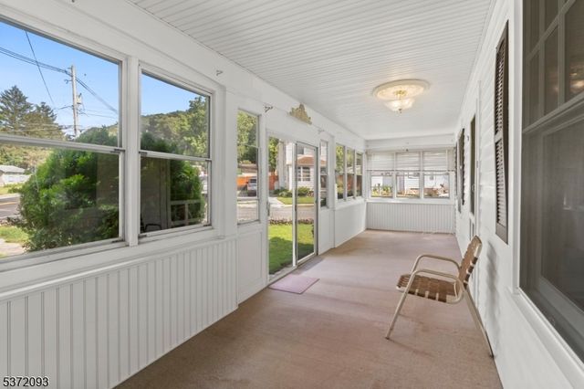 21 Green St, Oxford Twp., NJ 07863