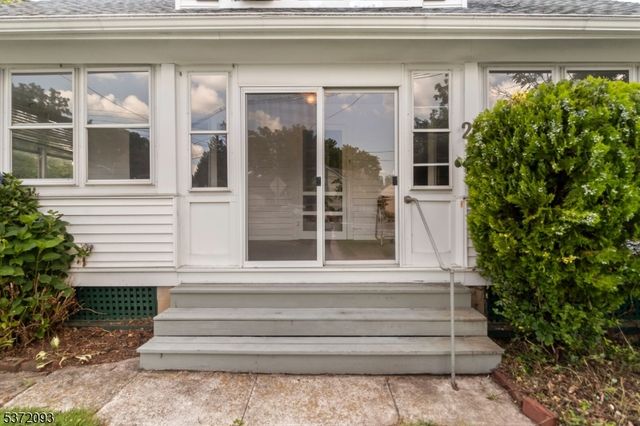21 Green St, Oxford Twp., NJ 07863