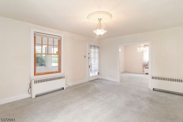 21 Green St, Oxford Twp., NJ 07863