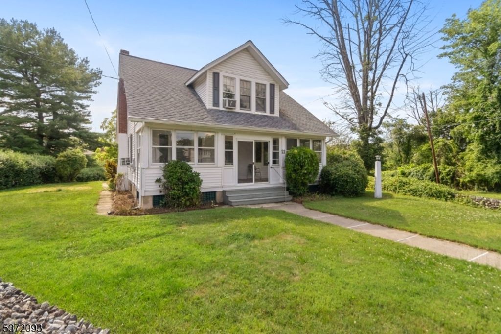 21 Green St, Oxford Twp., NJ 07863