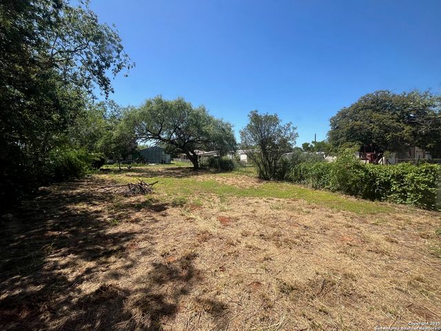 130 N Trevino, Pearsall, TX 78061