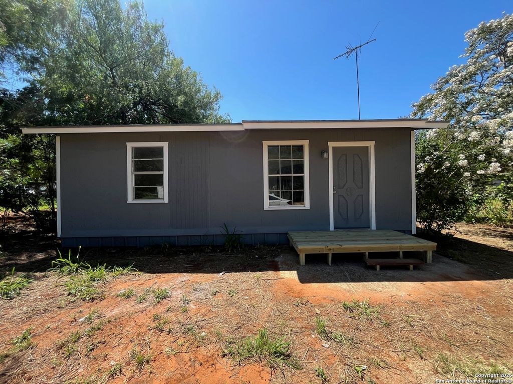 130 N Trevino, Pearsall, TX 78061