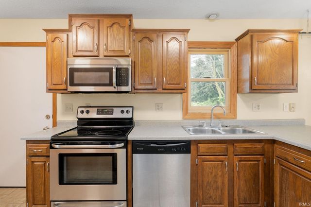 54960 E Sunray Drive, Osceola, IN 46561
