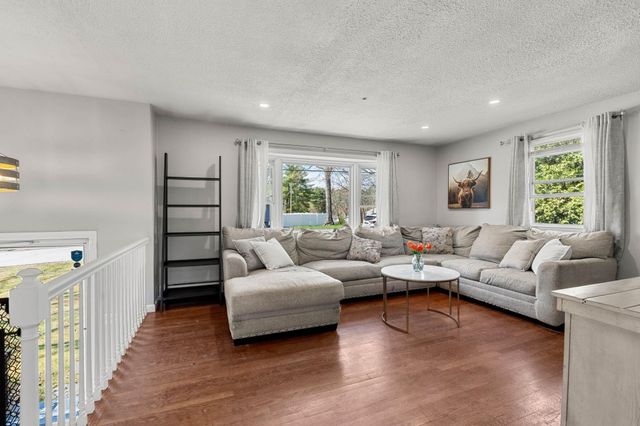 15 Bradford Drive, Merrimack, NH 03054