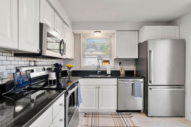 15 Bradford Drive, Merrimack, NH 03054