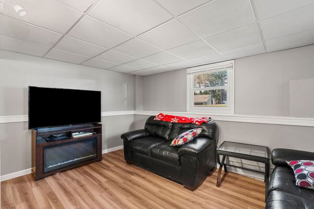 15 Bradford Drive, Merrimack, NH 03054