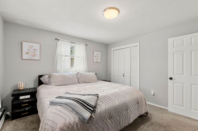 15 Bradford Drive, Merrimack, NH 03054