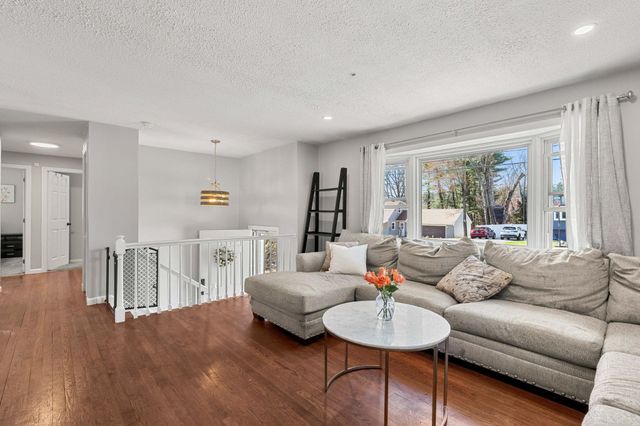 15 Bradford Drive, Merrimack, NH 03054