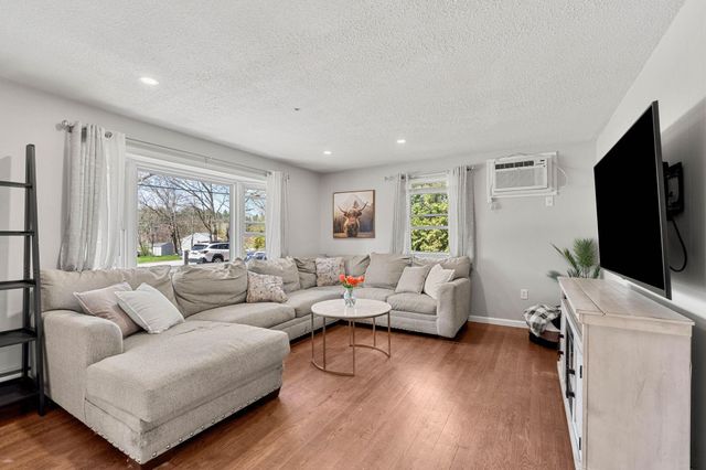 15 Bradford Drive, Merrimack, NH 03054