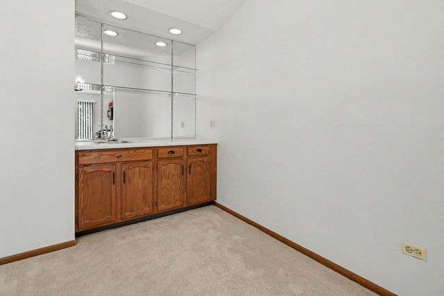 430 Elizabeth Drive 2C, Wood Dale, IL 60191