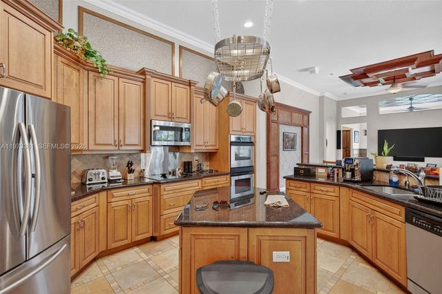 3792 Churchill Downs Dr, Davie, FL 33328