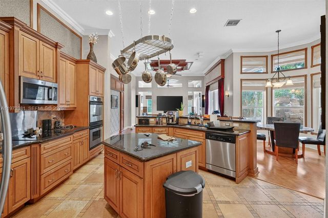 3792 Churchill Downs Dr, Davie, FL 33328