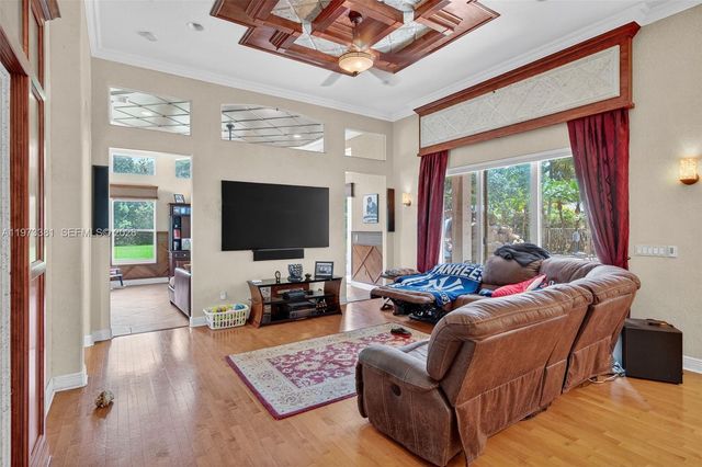 3792 Churchill Downs Dr, Davie, FL 33328