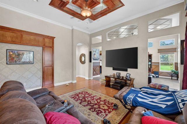 3792 Churchill Downs Dr, Davie, FL 33328