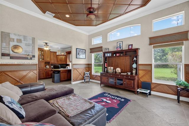 3792 Churchill Downs Dr, Davie, FL 33328