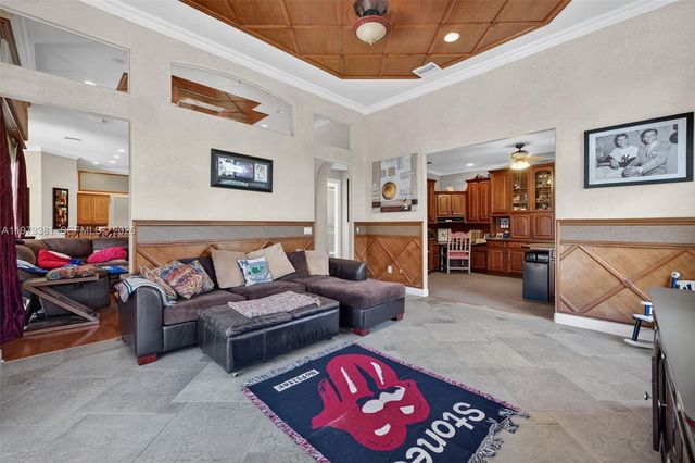 3792 Churchill Downs Dr, Davie, FL 33328