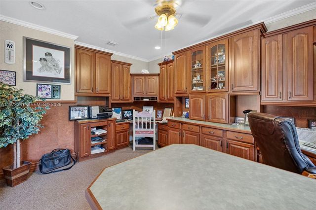 3792 Churchill Downs Dr, Davie, FL 33328