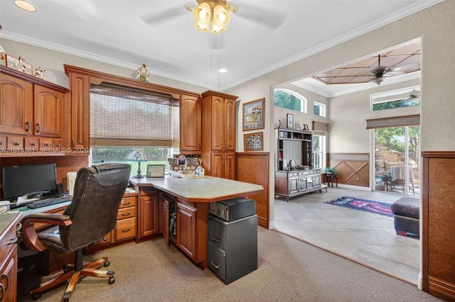 3792 Churchill Downs Dr, Davie, FL 33328