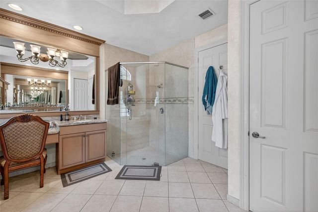 3792 Churchill Downs Dr, Davie, FL 33328