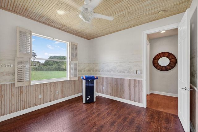 3792 Churchill Downs Dr, Davie, FL 33328