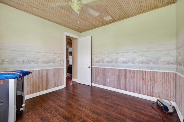 3792 Churchill Downs Dr, Davie, FL 33328