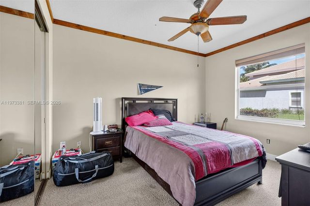 3792 Churchill Downs Dr, Davie, FL 33328