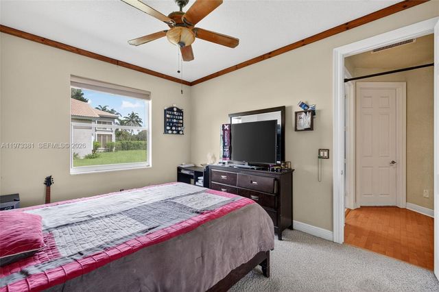 3792 Churchill Downs Dr, Davie, FL 33328