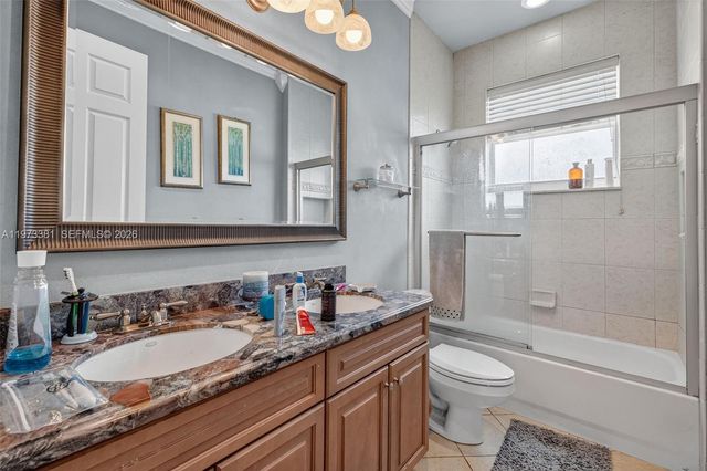 3792 Churchill Downs Dr, Davie, FL 33328