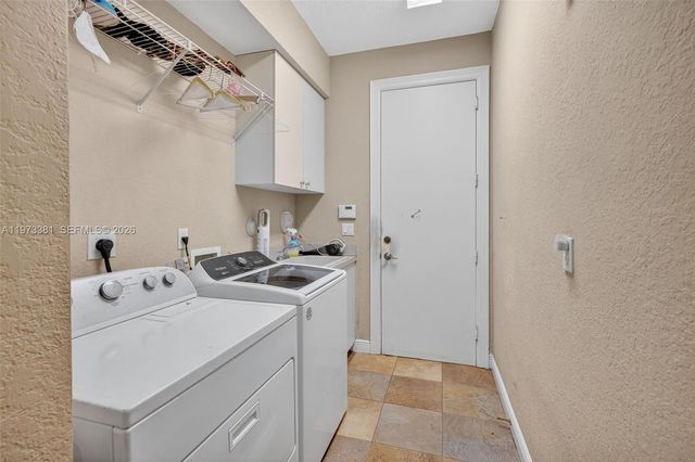 3792 Churchill Downs Dr, Davie, FL 33328