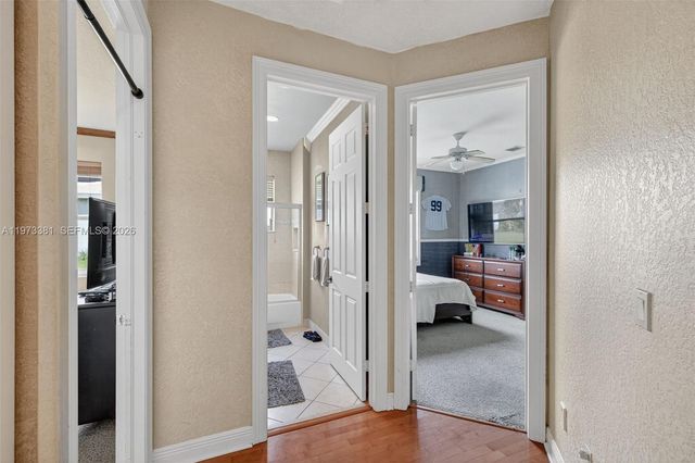 3792 Churchill Downs Dr, Davie, FL 33328