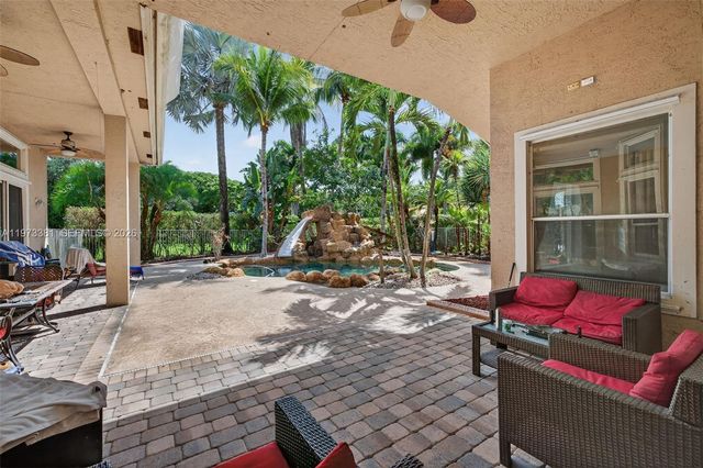 3792 Churchill Downs Dr, Davie, FL 33328