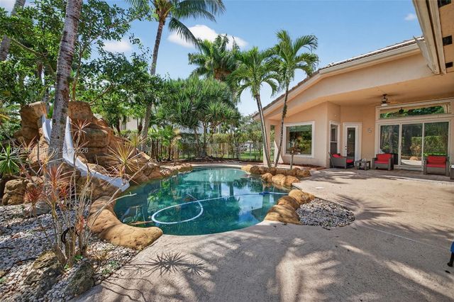 3792 Churchill Downs Dr, Davie, FL 33328